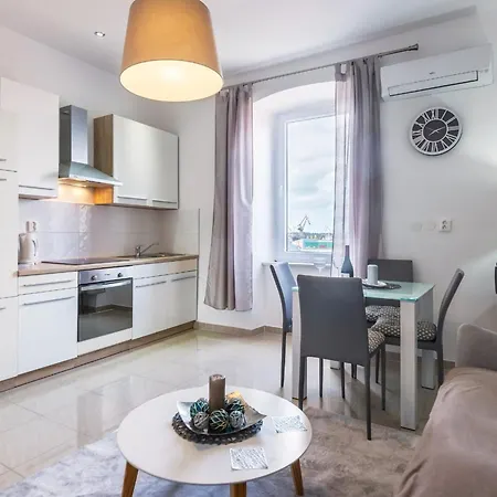 Standard One Bedroom With Sea View פולה
